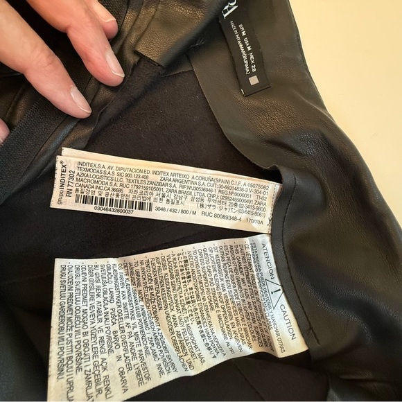 Zara women’s high waisted black vegan leather dress pants size Medium - Picture 9 of 11
